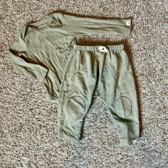 Easy-Peasy Green Monotone Set I Size 12M I GREAT condition - Picture 2 of 11